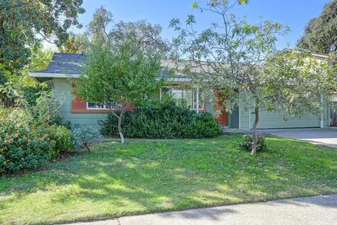 9132 La Riviera Dr, Sacramento, CA 95826