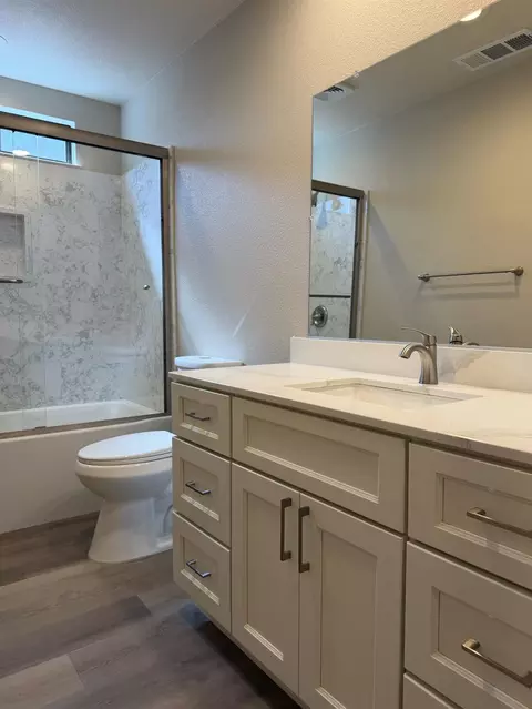 Bath - 932 Arambel Dr, Patterson, CA 95363 photo 2 of 4