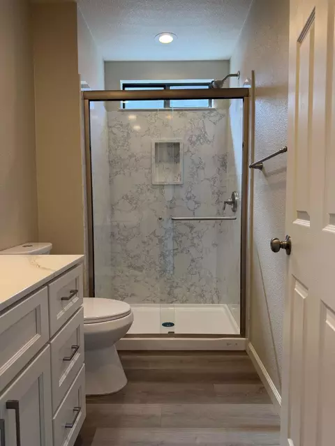 Bath - 932 Arambel Dr, Patterson, CA 95363 photo 3 of 4