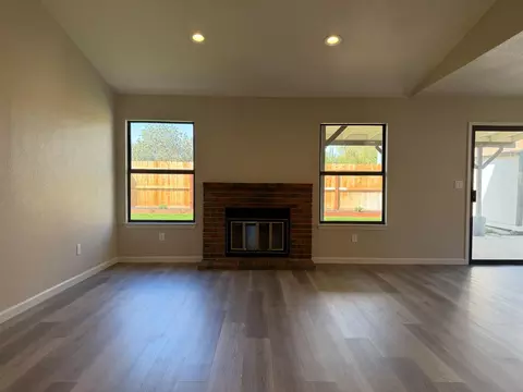 Living - 932 Arambel Dr, Patterson, CA 95363 photo 4 of 6