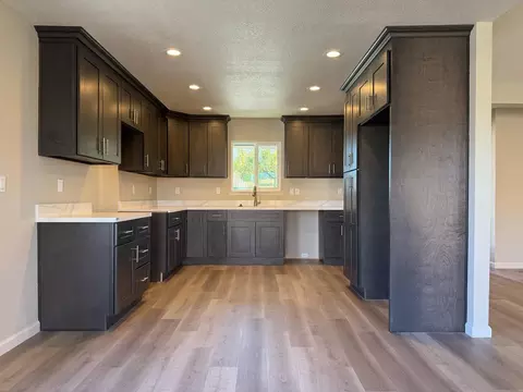 Kitchen - 932 Arambel Dr, Patterson, CA 95363 photo 1 of 5