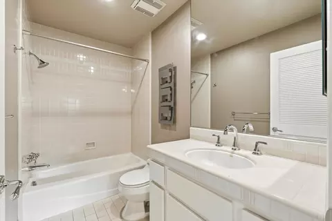 Bath - 5508 Susan Way, Carmichael, CA 95608 photo 2 of 9