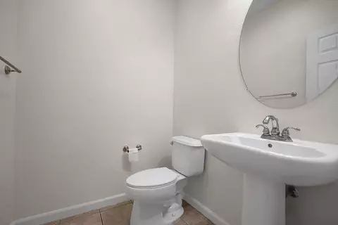 Bath - 9327 Vintner Cir, Patterson, CA 95363 photo 1 of 4
