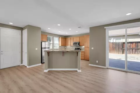 Living - 9327 Vintner Cir, Patterson, CA 95363 photo 4 of 8