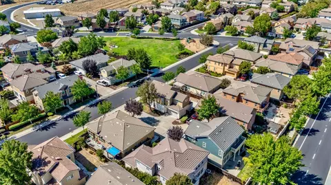 View/Area - 9327 Vintner Cir, Patterson, CA 95363 photo 4 of 7