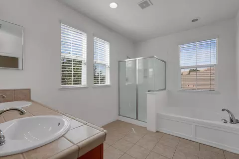 Bath - 9327 Vintner Cir, Patterson, CA 95363 photo 3 of 4