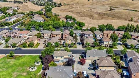 View/Area - 9327 Vintner Cir, Patterson, CA 95363 photo 6 of 7