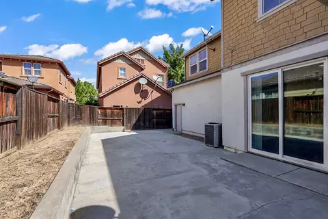 Exterior - 9327 Vintner Cir, Patterson, CA 95363 photo 4 of 5