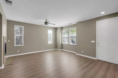 Living - 9327 Vintner Cir, Patterson, CA 95363 photo 3 of 8