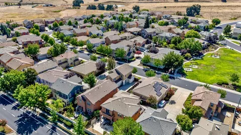 View/Area - 9327 Vintner Cir, Patterson, CA 95363 photo 3 of 7