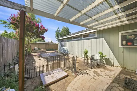Exterior - 2032 Boise Ave, Modesto, CA 95358 photo 5 of 7