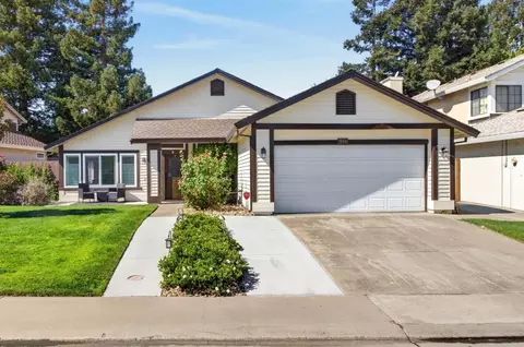 9144 Old Creek Dr, Elk Grove, CA 95758