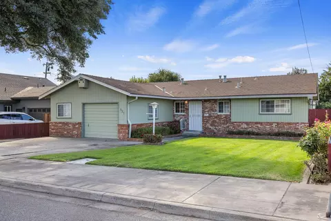 527 Poplar St, Oakdale, CA 95361