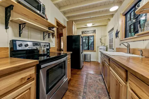 Kitchen - 61 Sciots, Strawberry, CA 95735 photo 2 of 3