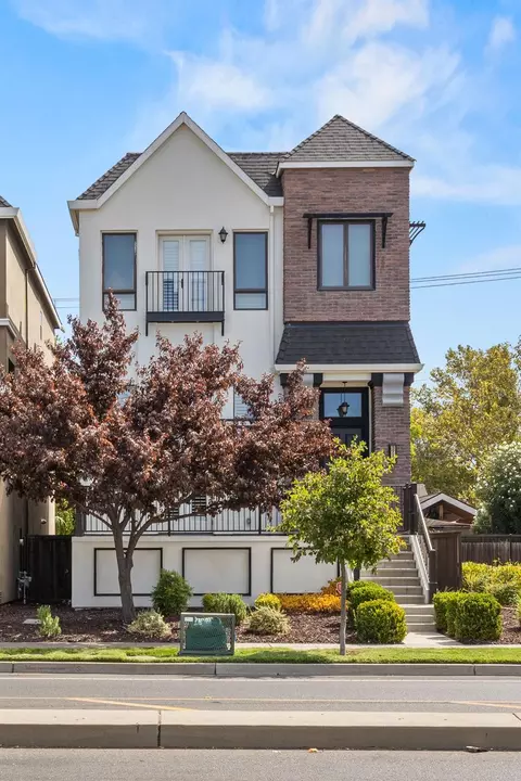 3717 Crocker Dr, Sacramento, CA 95818
