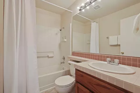 Bath - 773 E Century Pl, Lodi, CA 95240 photo 1 of 3