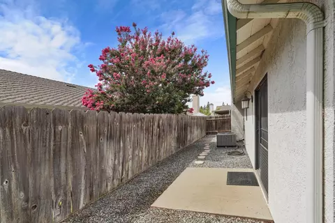 Exterior - 773 E Century Pl, Lodi, CA 95240 photo 5 of 8