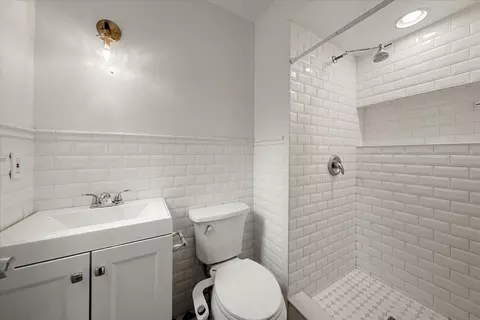 Bath - 2370 Meadow Ln, Placerville, CA 95667 photo 2 of 3