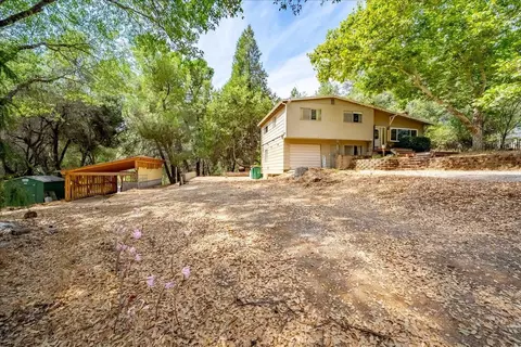 Exterior - 2370 Meadow Ln, Placerville, CA 95667 photo 6 of 33