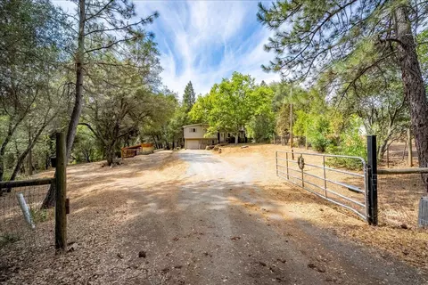 Exterior - 2370 Meadow Ln, Placerville, CA 95667 photo 3 of 33