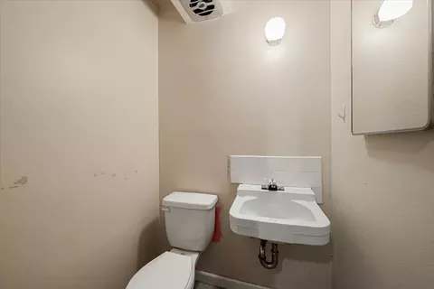 Bath - 2370 Meadow Ln, Placerville, CA 95667 photo 3 of 3