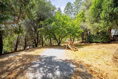 Exterior - 2370 Meadow Ln, Placerville, CA 95667 photo 31 of 33