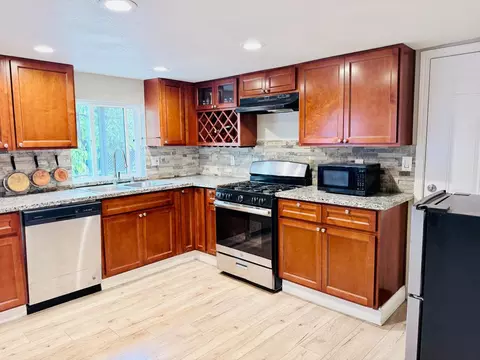 Kitchen - 4834 Pacific Ave, Olivehurst, CA 95961 photo 4 of 6