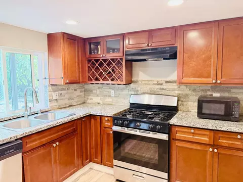 Kitchen - 4834 Pacific Ave, Olivehurst, CA 95961 photo 3 of 6
