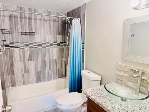Bath - 4834 Pacific Ave, Olivehurst, CA 95961 photo 1 of 3