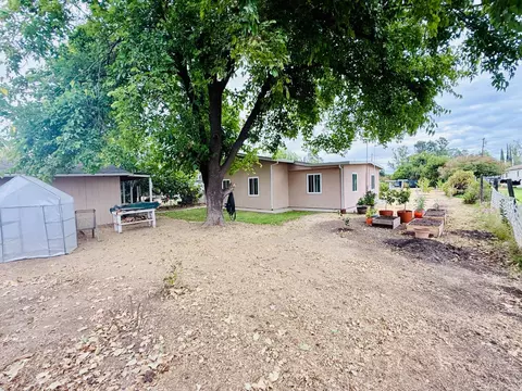 Exterior - 4834 Pacific Ave, Olivehurst, CA 95961 photo 9 of 11
