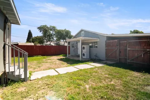 Exterior - 1305 Inyo Ave, Modesto, CA 95358 photo 4 of 4