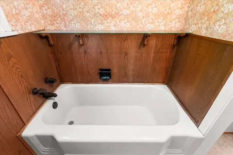 Bath - 110 E B St, Oakdale, CA 95361 photo 5 of 5