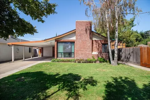 Exterior - 110 E B St, Oakdale, CA 95361 photo 1 of 8