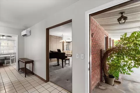 Entry Way - 110 E B St, Oakdale, CA 95361 photo 2 of 4