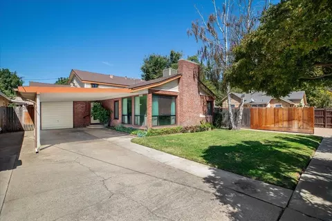 Exterior - 110 E B St, Oakdale, CA 95361 photo 2 of 8