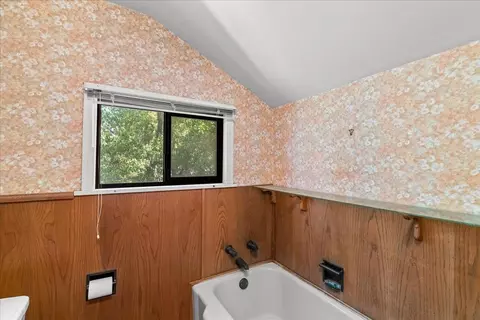 Bath - 110 E B St, Oakdale, CA 95361 photo 4 of 5