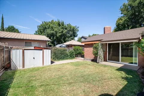 Exterior - 110 E B St, Oakdale, CA 95361 photo 4 of 8