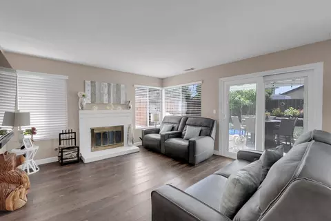 Living - 102 Henry Ct, Tracy, CA 95376 photo 2 of 2