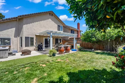 Exterior - 102 Henry Ct, Tracy, CA 95376 photo 5 of 6