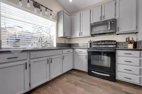 Kitchen - 102 Henry Ct, Tracy, CA 95376 photo 3 of 4