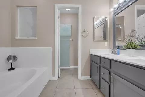 Bath - 102 Henry Ct, Tracy, CA 95376 photo 2 of 2