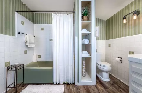 Bath - 490 E Main, Grass Valley, CA 95945 photo 7 of 7
