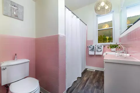 Bath - 490 E Main, Grass Valley, CA 95945 photo 1 of 7