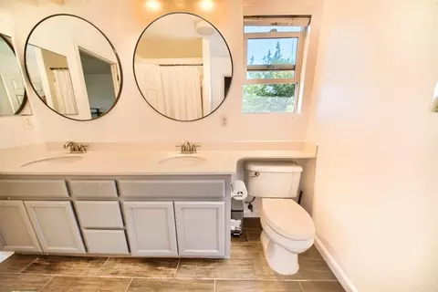 Bath - 3227 Cathleen Ln, Tracy, CA 95377 photo 8 of 10