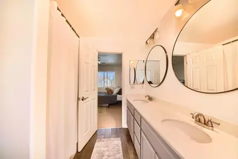Bath - 3227 Cathleen Ln, Tracy, CA 95377 photo 9 of 10