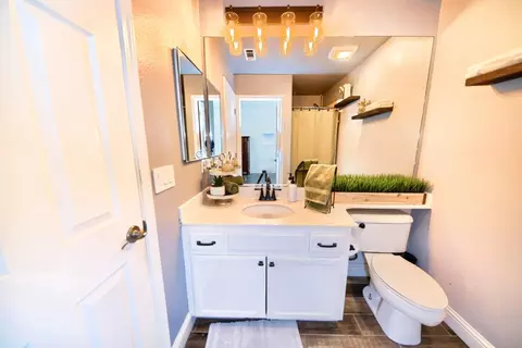 Bath - 3227 Cathleen Ln, Tracy, CA 95377 photo 2 of 10