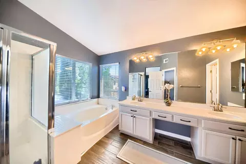 Bath - 3227 Cathleen Ln, Tracy, CA 95377 photo 6 of 10