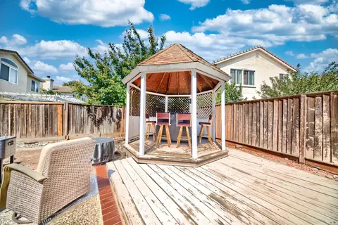Exterior - 3227 Cathleen Ln, Tracy, CA 95377 photo 7 of 10
