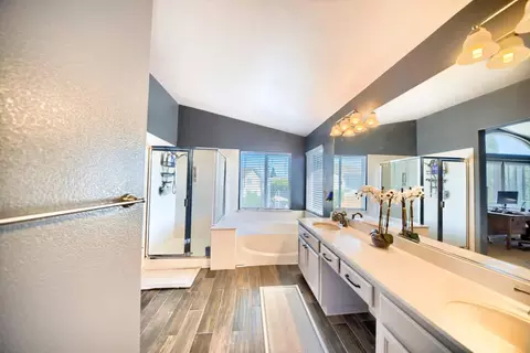 Bath - 3227 Cathleen Ln, Tracy, CA 95377 photo 7 of 10