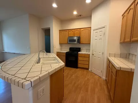Kitchen - 1347 Cliff Swallow Dr, Patterson, CA 95363 photo 5 of 5